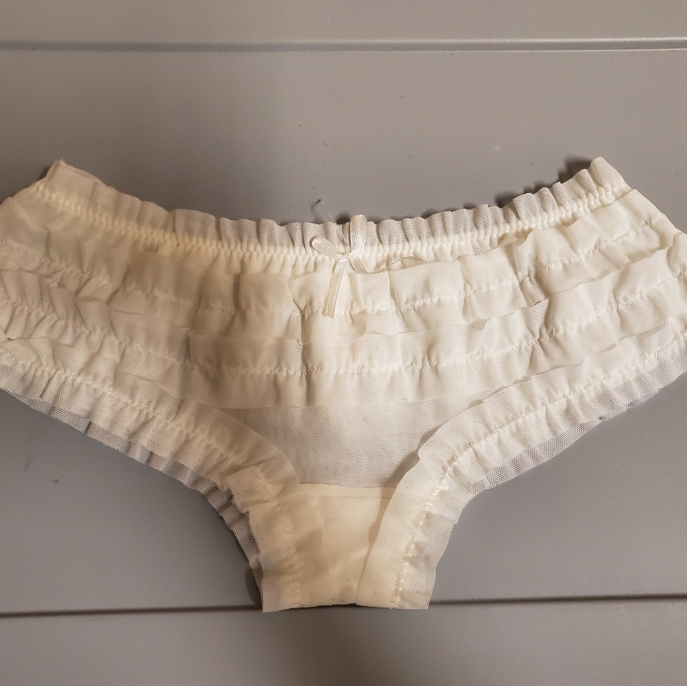 NWOT Cute Japanese shear frilly cheeky panty
